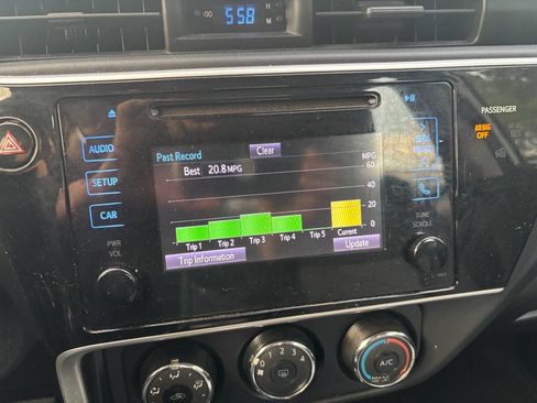 Used 2017 Toyota Corolla L image 29