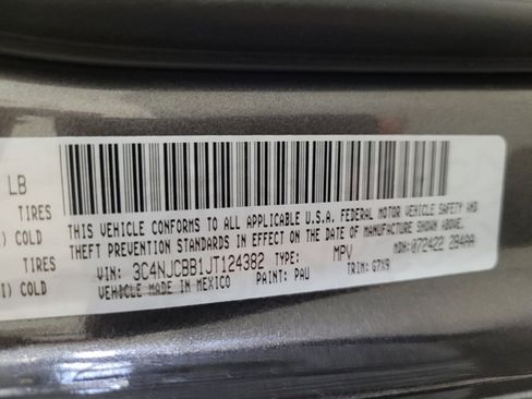 Used 2018 Jeep Compass Latitude w/ Popular Equipment Group FWD image 33