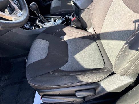 Used 2015 Jeep Cherokee Sport image 15