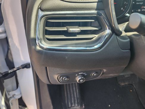 Certified 2024 Chevrolet Equinox Premier AWD/4WD image 12