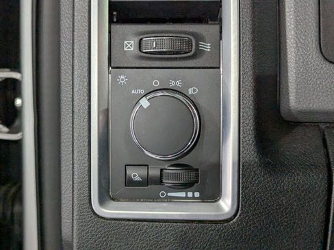 Used 2015 RAM 3500 SLT image 26