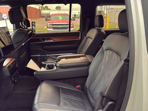 Used 2022 Jeep Grand Wagoneer Series III w/ Rear Seat Video Group 1 AWD/4WD image 34