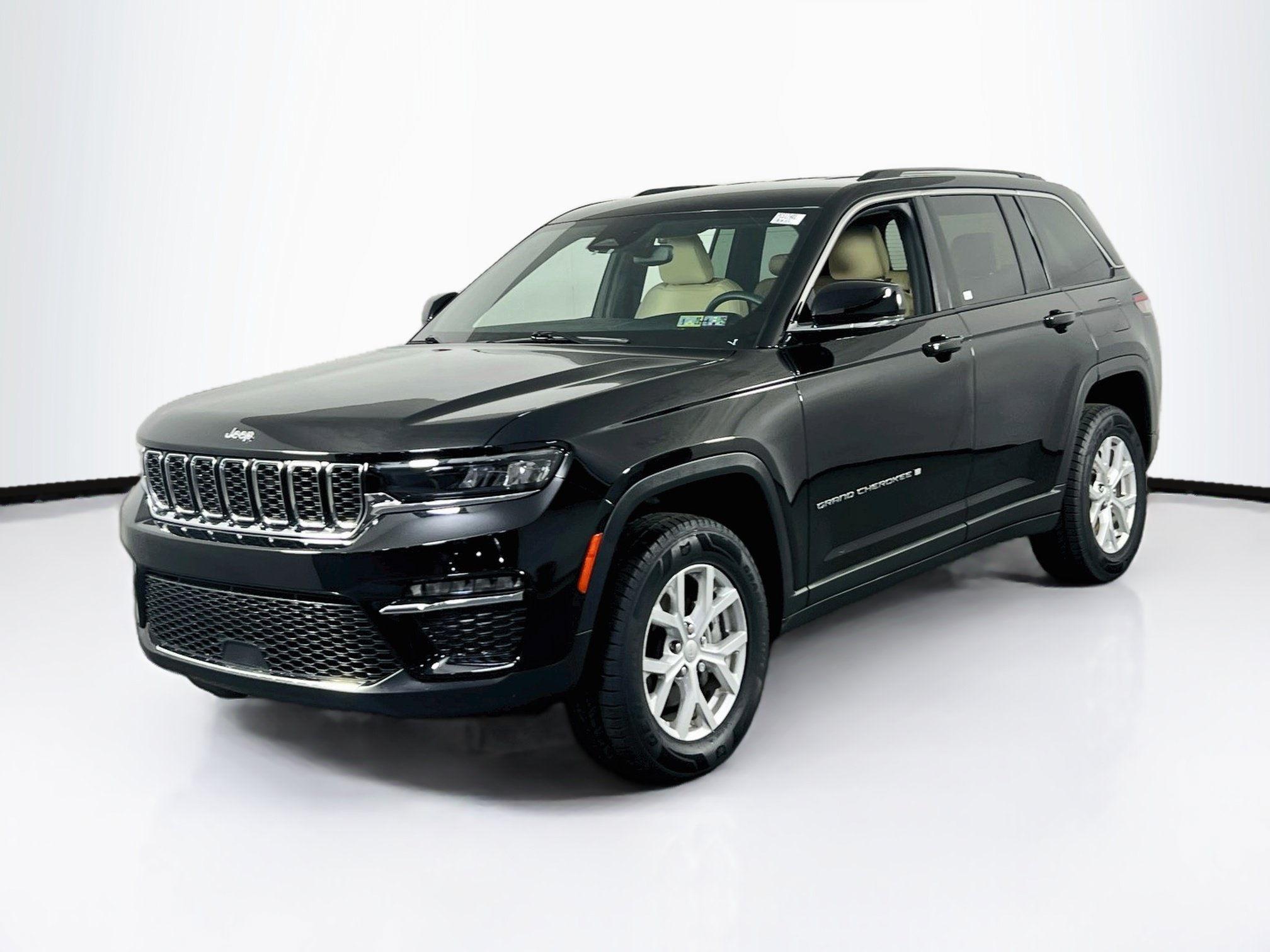 Used 2023 Jeep Grand Cherokee Limited AWD/4WD image 1