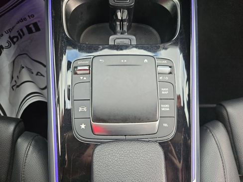 Used 2023 Mercedes-Benz GLB 250 4MATIC w/ Premium Package image 29