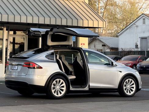 Used 2018 Tesla Model X 100D image 7