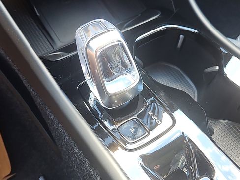 New 2026 Volvo XC40 B5 Plus w/ Protection Package Premier image 17