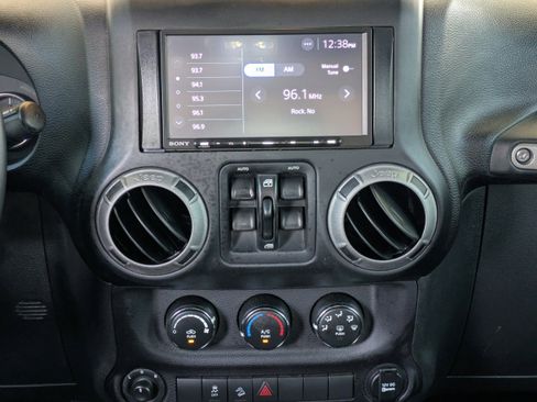 Used 2017 Jeep Wrangler Unlimited Sport w/ Quick Order Package 24S AWD/4WD image 16