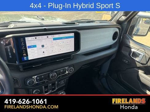 Used 2024 Jeep Wrangler Unlimited w/ Convenience Group AWD/4WD image 23