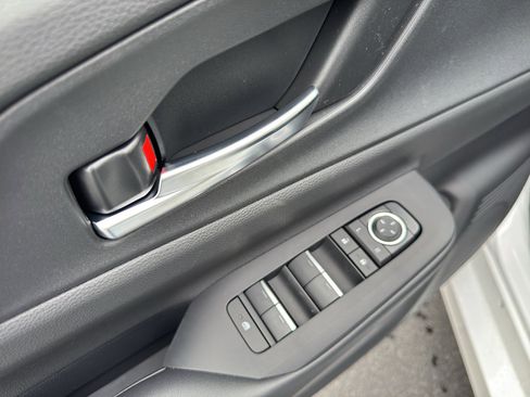 New 2026 Toyota Prius Plug-In Hybrid FWD image 11