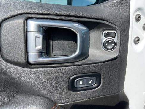 Used 2023 Jeep Gladiator Mojave w/ Cold Weather Group image 15