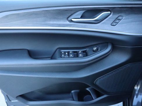 New 2025 Jeep Grand Cherokee Limited w/ Black Appearance Package image 18