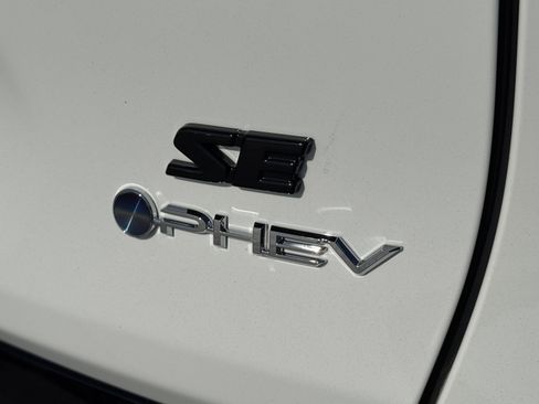 New 2025 Toyota RAV4 SE image 14