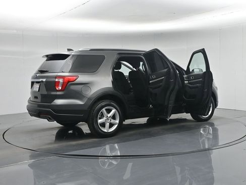 Certified 2018 Ford Explorer XLT image 6