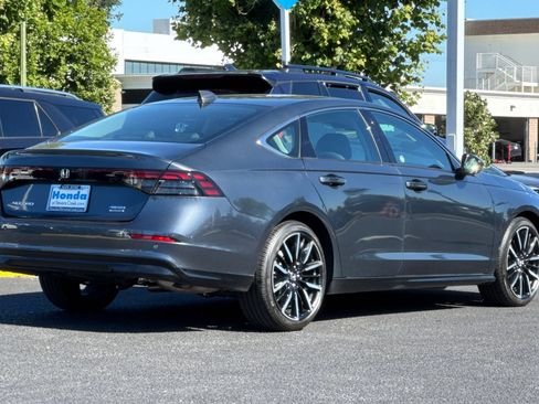 Used 2024 Honda Accord Touring image 9