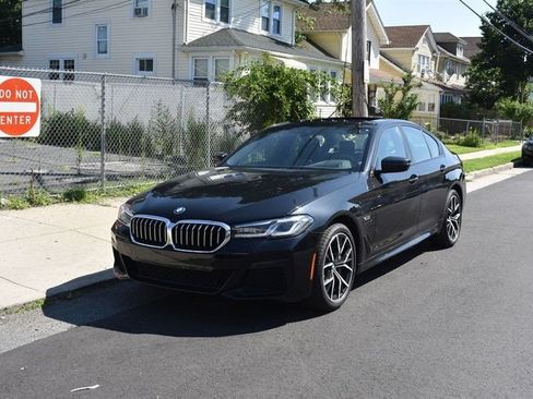 Used 2023 BMW 530e w/ Executive Package RWD image 2
