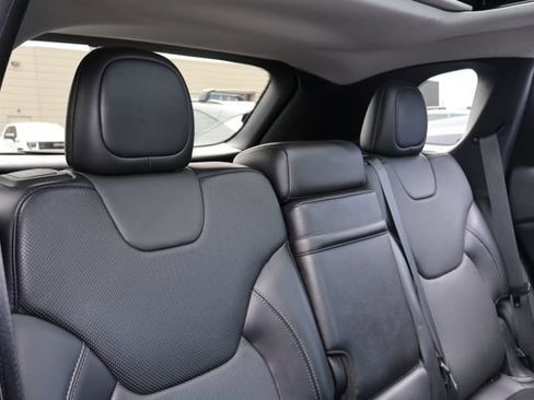 Used 2019 Jeep Cherokee Limited w/ Luxury Group AWD/4WD image 15