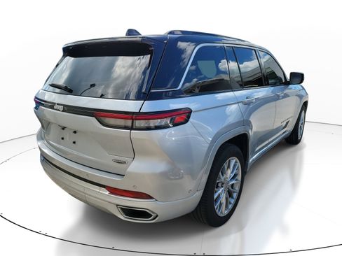 Used 2024 Jeep Grand Cherokee Summit w/ Luxury Tech Group V image 5