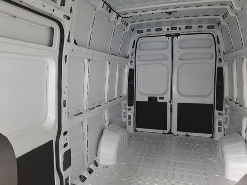 Used 2025 RAM ProMaster 3500 w/ Premium Convenience Group image 17