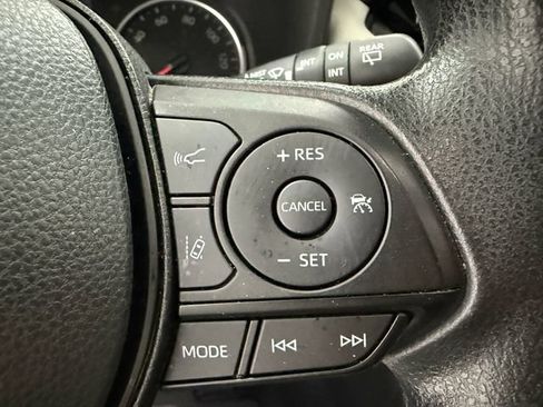 Used 2022 Toyota RAV4 XLE FWD image 11