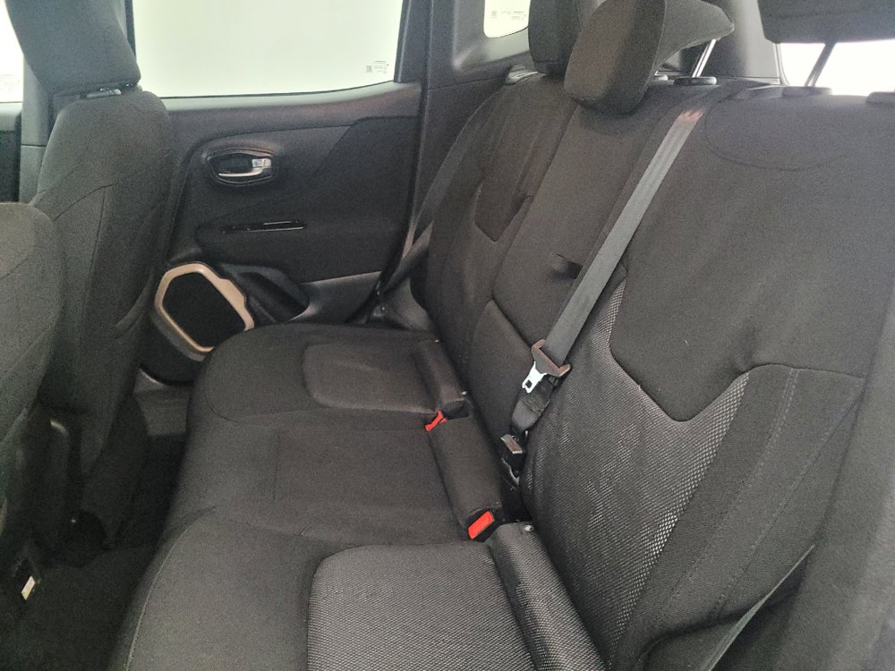 Used 2016 Jeep Renegade Latitude w/ Popular Equipment Group FWD image 18