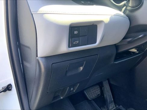 Used 2020 Toyota Highlander XLE AWD/4WD image 33