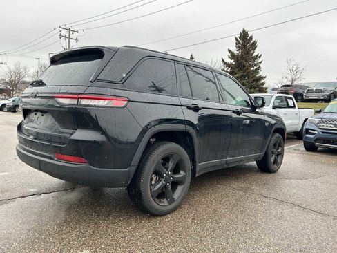 Certified 2023 Jeep Grand Cherokee Limited w/ Black Appearance Package image 17