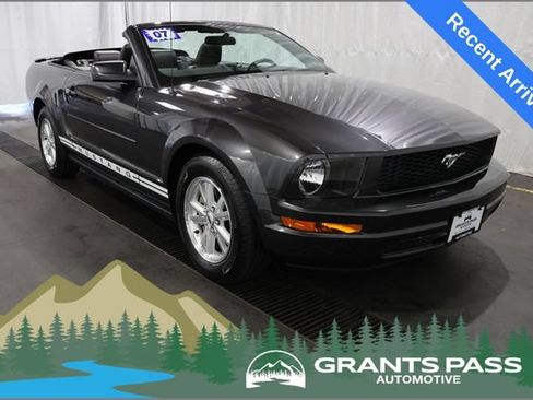 Used 2007 Ford Mustang Premium RWD image 1