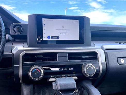 Used 2025 Toyota Tacoma SR5 AWD/4WD image 35