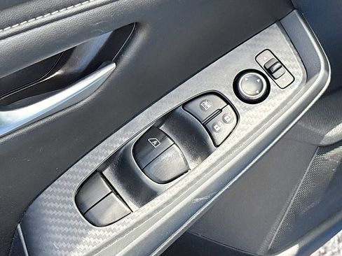 Used 2025 Nissan Sentra SV FWD image 17