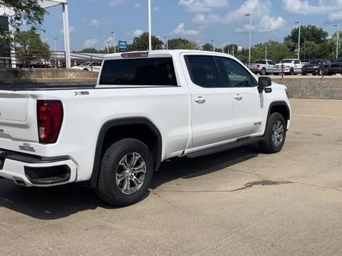 Used 2022 GMC Sierra 1500 Elevation w/ X31 Off-Road Package AWD/4WD image 8