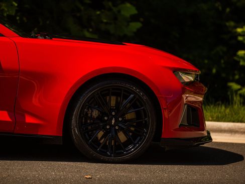 Used 2017 Chevrolet Camaro ZL1 RWD image 8