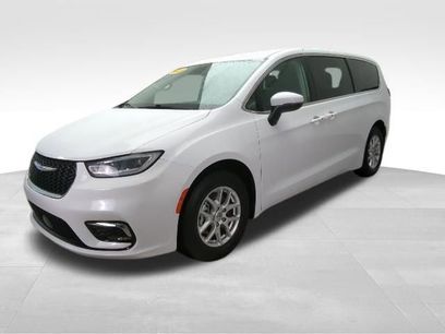 Used 2023 Chrysler Pacifica Touring-L