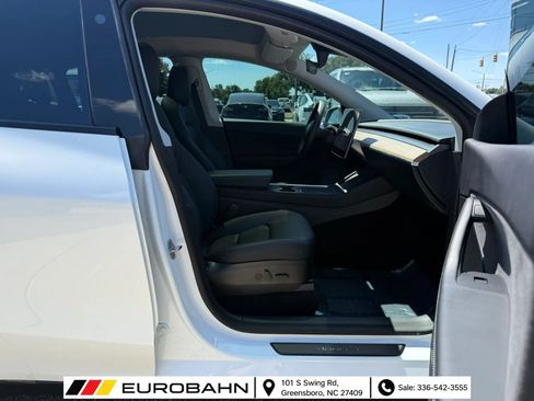 Used 2022 Tesla Model Y Long Range AWD/4WD image 20