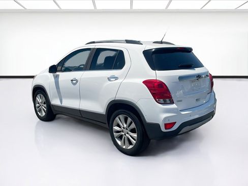 Used 2020 Chevrolet Trax Premier w/ LPO, Cargo Package FWD image 6