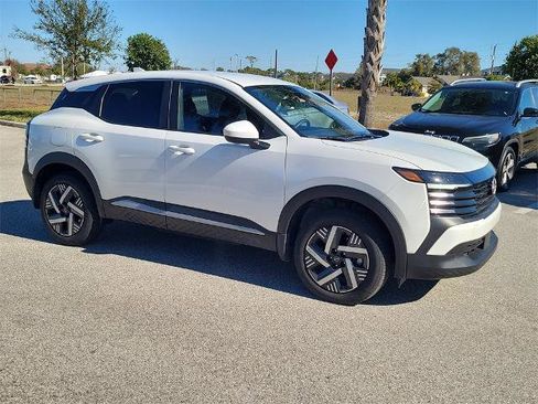 Certified 2025 Nissan Kicks SV image 2