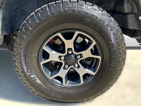 Used 2018 Jeep Wrangler Unlimited Rubicon AWD/4WD image 6