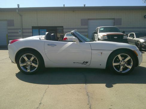 Used 2008 Pontiac Solstice Convertible w/ Premium Package image 7