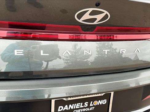 Used 2024 Hyundai Elantra SEL w/ Convenience Package image 29