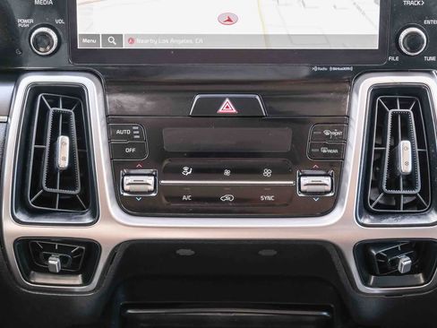 Used 2023 Kia Sorento S FWD image 16