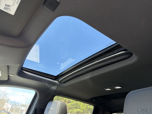 Used 2019 Chevrolet Silverado 1500 High Country w/ Technology Package image 29