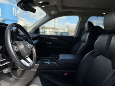 Certified 2025 Honda Pilot Touring image 12