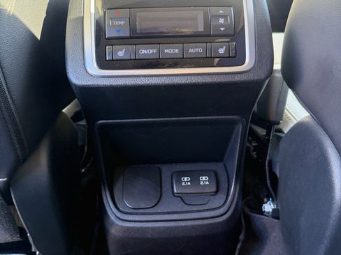 Used 2020 Subaru Ascent Limited w/ Technology Package image 18