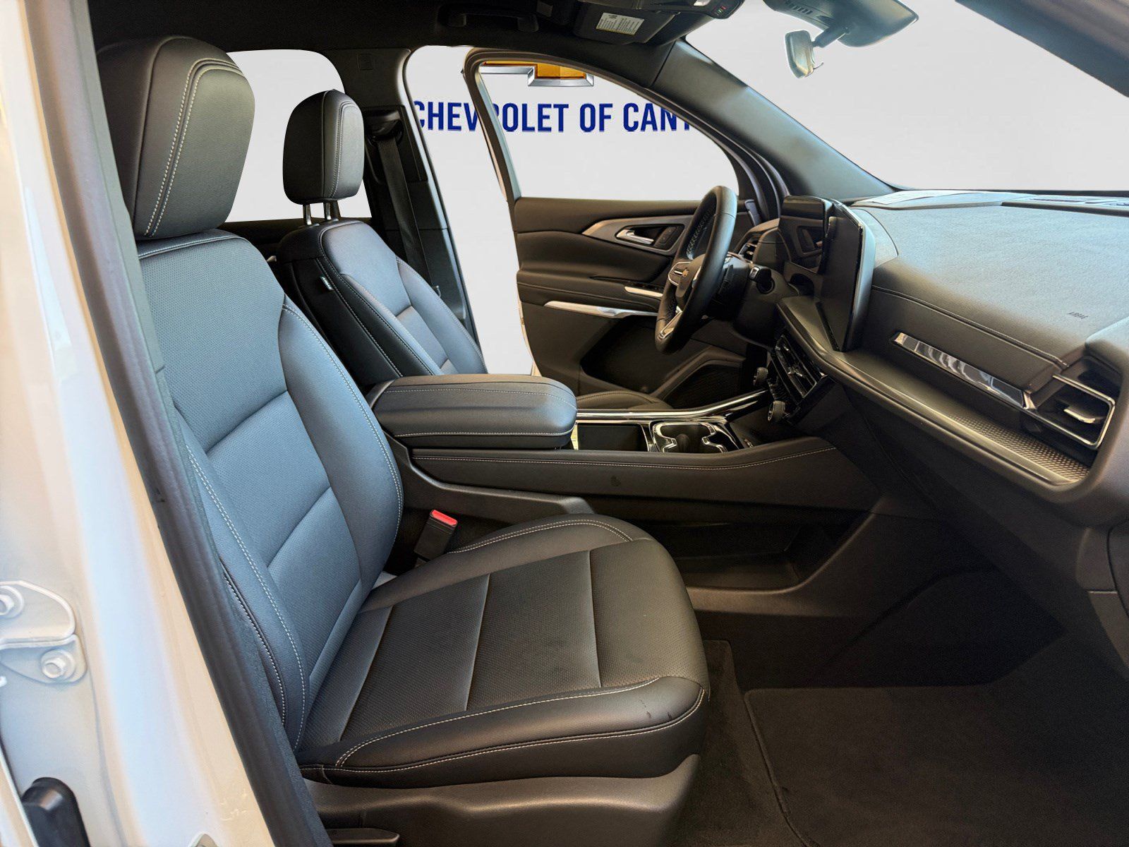 Used 2026 Chevrolet Traverse LT FWD image 13
