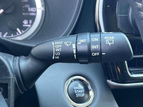 Used 2023 Toyota Highlander LE image 28