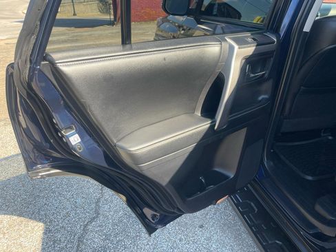 Used 2015 Toyota 4Runner SR5 Premium image 17