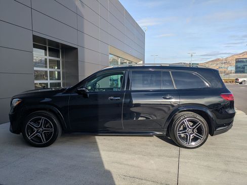 Used 2024 Mercedes-Benz GLS 450 4MATIC image 9