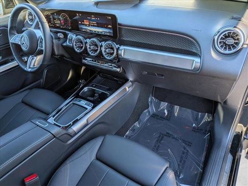 Certified 2025 Mercedes-Benz GLB 250 image 21