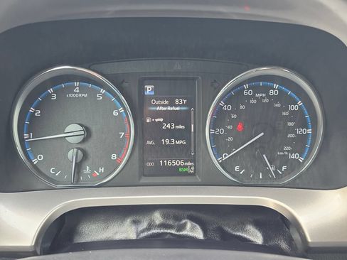Used 2018 Toyota RAV4 Limited FWD image 18