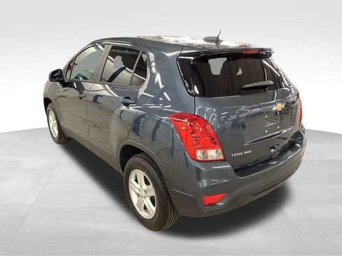 Used 2022 Chevrolet Trax LS w/ Tint and Cruise Package AWD/4WD image 8