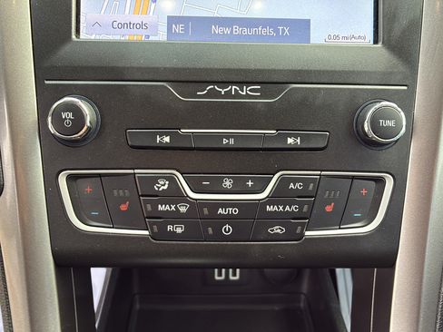 Used 2020 Ford Fusion SE AWD/4WD image 29